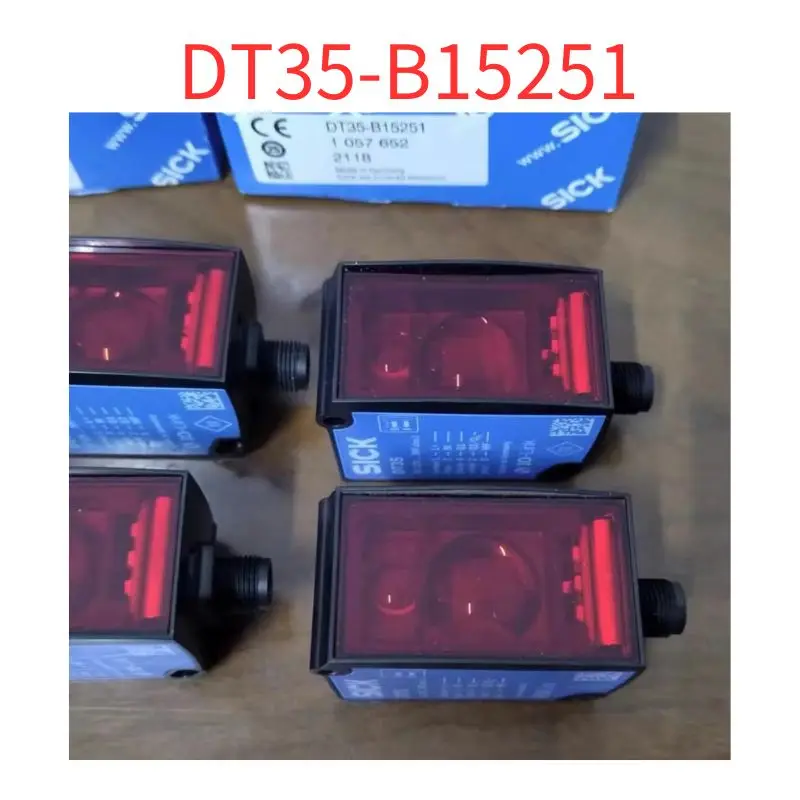 Brand new   DT35-B15251  Laser Distance Measuring Sensor 1057652