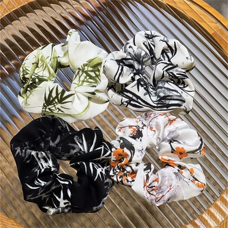 Scrunchies franceses blancos lechosos para mujeres y niñas, cintas para el pelo con estampado de hojas de arce verde, blanco y negro, banda de goma elegante