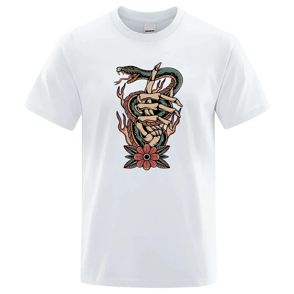 Poisonous Snake Winding Around The Fingertips Tops Men Fashion Soft T Shirt Hip Hop Street Cotton T-Shirts Luxury Tees