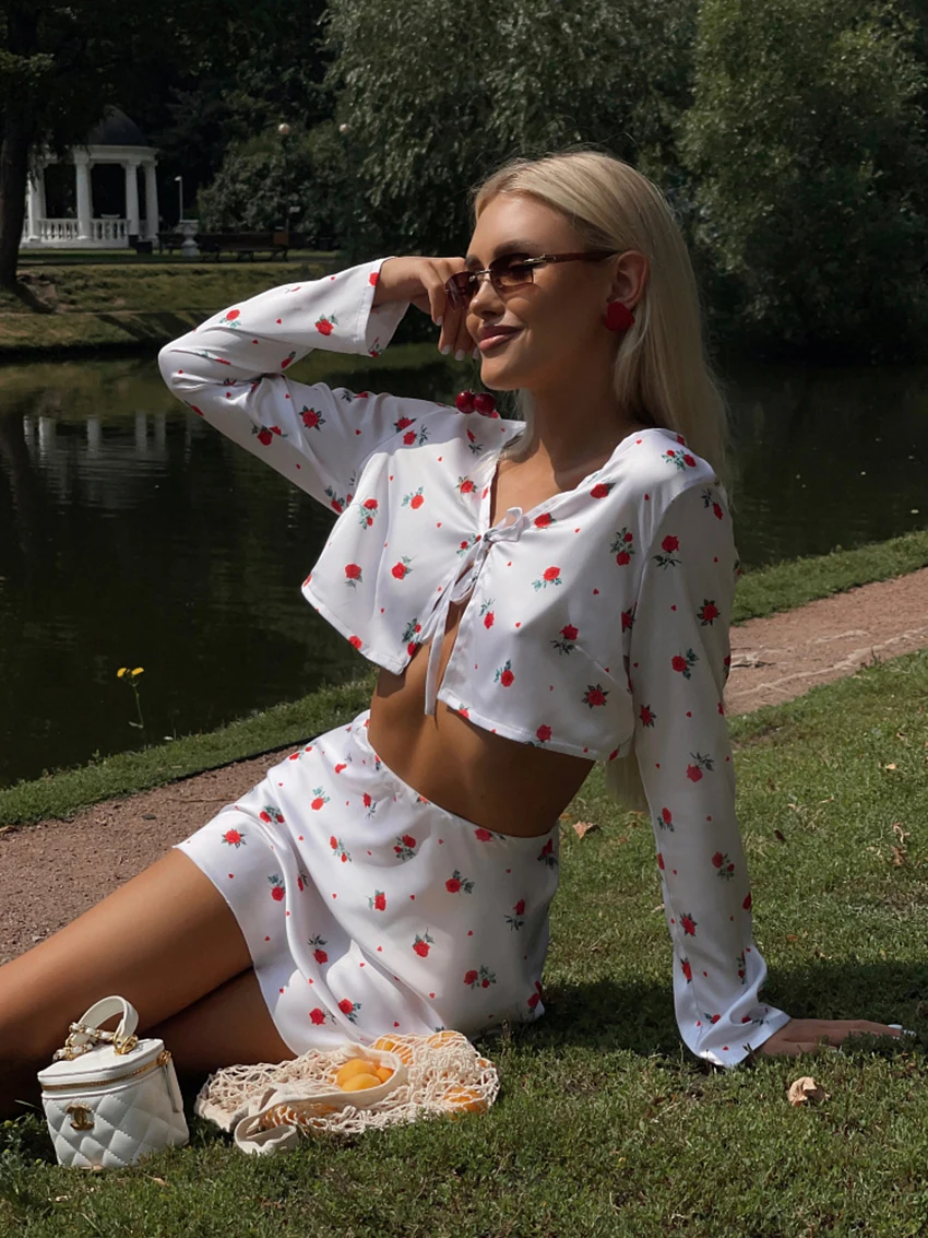 Marthaqiqi Spring Ladies Sleepwear Set V-Neck Pajamas Long Sleeve Nightgowns Crop Top Lace Up Nightwear Short Skirt Nightie Suit