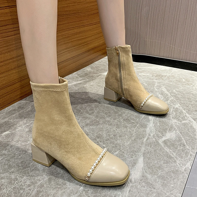 Botas de invierno para mujer, calzado femenino de diseñador de lujo a media pantorrilla, moda de Rock negra, punta cuadrada, aterciopelada, novedad de 2024