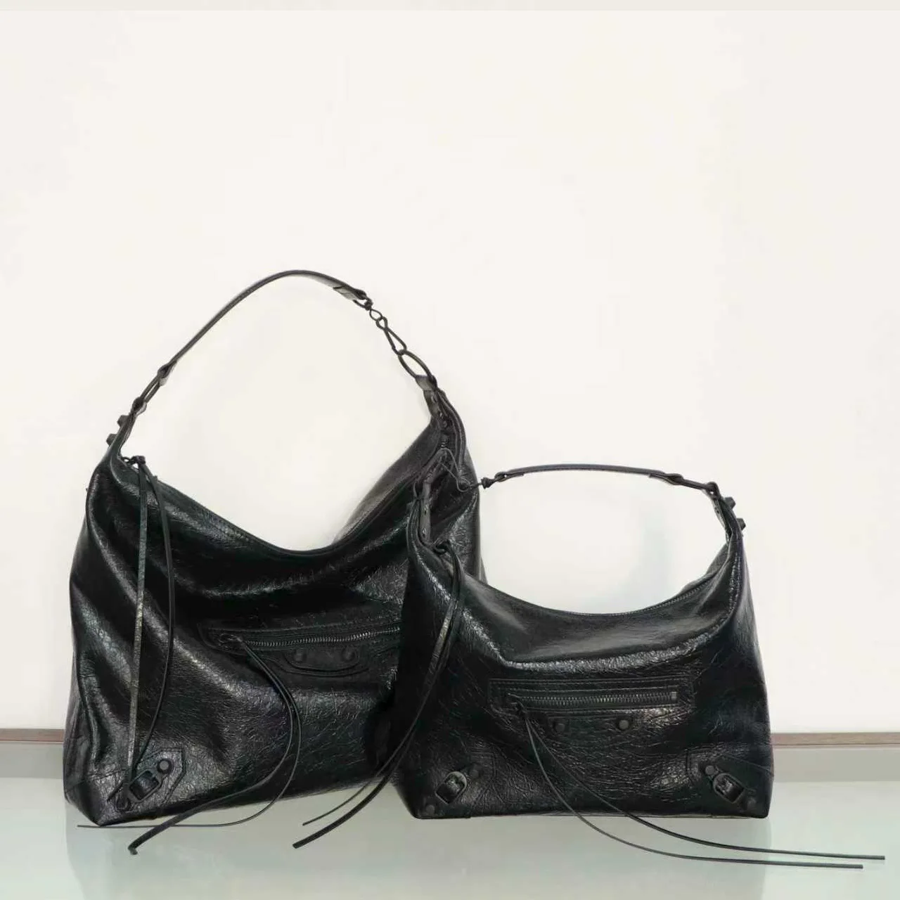 

2026 New Urban Locomotive Bag Casual Large Capacity Trendy Cool Rivet Portable Tote Bag First Layer Oil Wax Leather Women's Bag