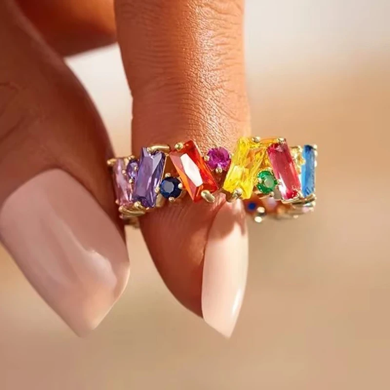 Huitan Kreative, attraktive Ringe mit Regenbogen-CZ, lustig, brillant, zierliche Accessoires für Frauen, trendiger, exquisiter Party-Schmuck, heiß