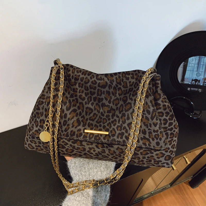 

High-End Luxury Tote Messenger Bag Large Capacity Best For Superstar Show Elegant Leather Vintage Design