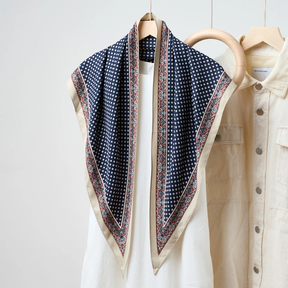 

1pcs High-End Retro Fashion Triangular Binder Headcloth Women's New Niche Fashion All-Matching Scarf Jeans Belt Triangular Scarf