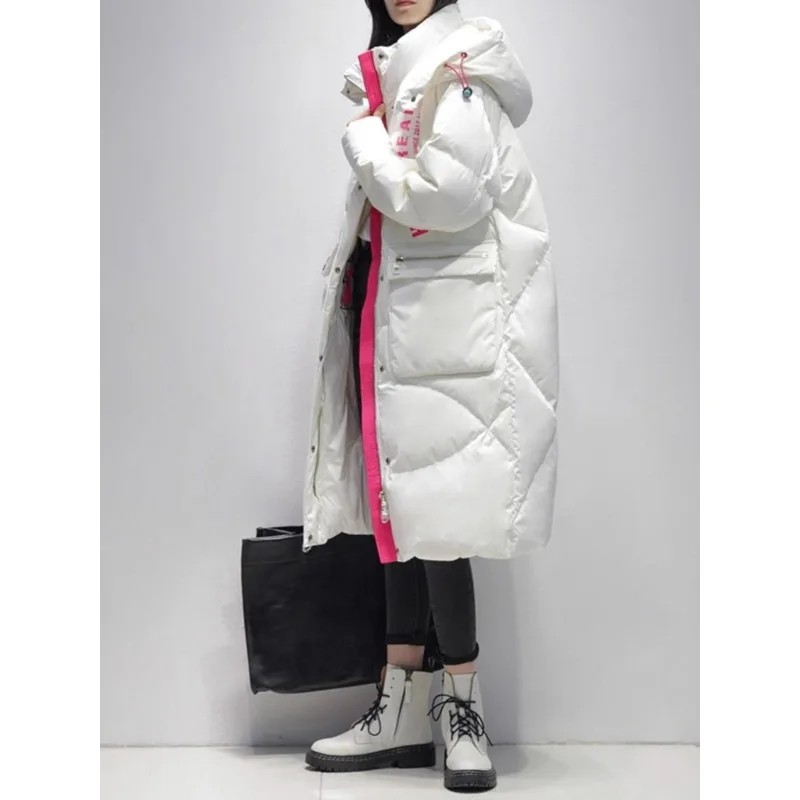 เสื้อโค้ทขนเป็ดสีขาวทรงหลวม ยาวปานกลาง หนา อุ่น สไตล์ทันสมัย พร้อมผิวสัมผัสเงางาม ไม่ต้องซัก