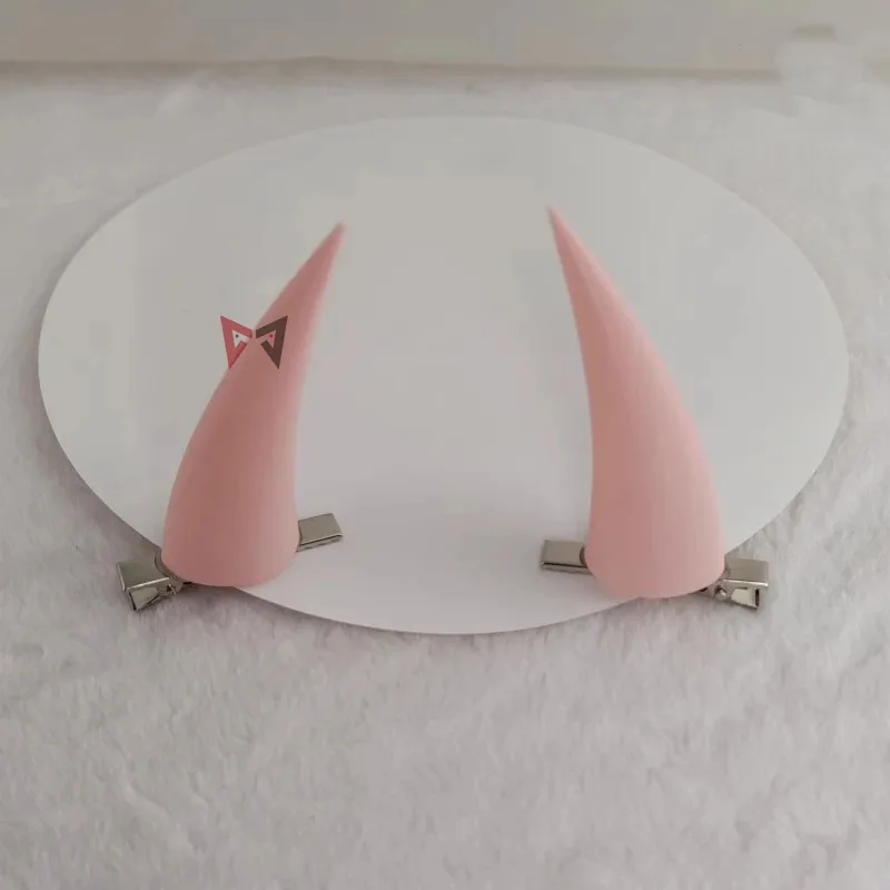 qa156New بالمنشار رجل السلطة تأثيري حلي اكسسوارات شيطان الشيطان القرن دبوس الشعر أحمر وردي أسود اللون للاختيار