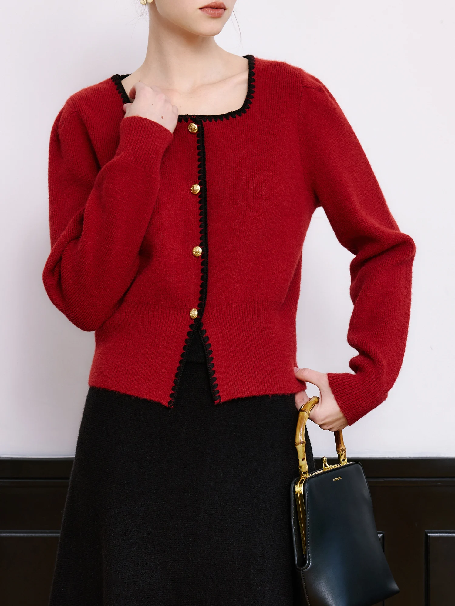 Fsle vermelho estilo retro contraste cor de malha cardigan para as mulheres inverno 2024 novo design quadrado pescoço chique elegante camisola 24fs14377