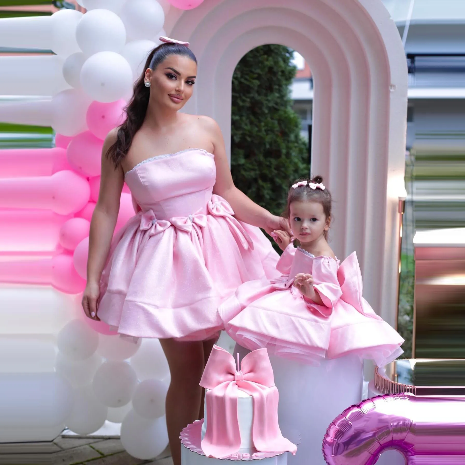 Cute Pink Satin Mother And Daughter Matching Dresses For Birthday Party Photo Shoot Ball Gown Short Mom And Me Evening Dress