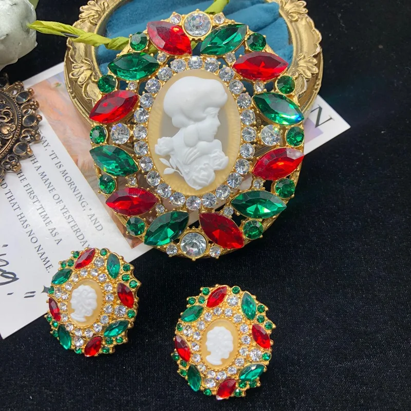 

Vintage Medieva Women's Jewelry for Girls Relief Diamond Rhinestone Hollow Brooch Earring Gift Party Daily Elegant Exquisite