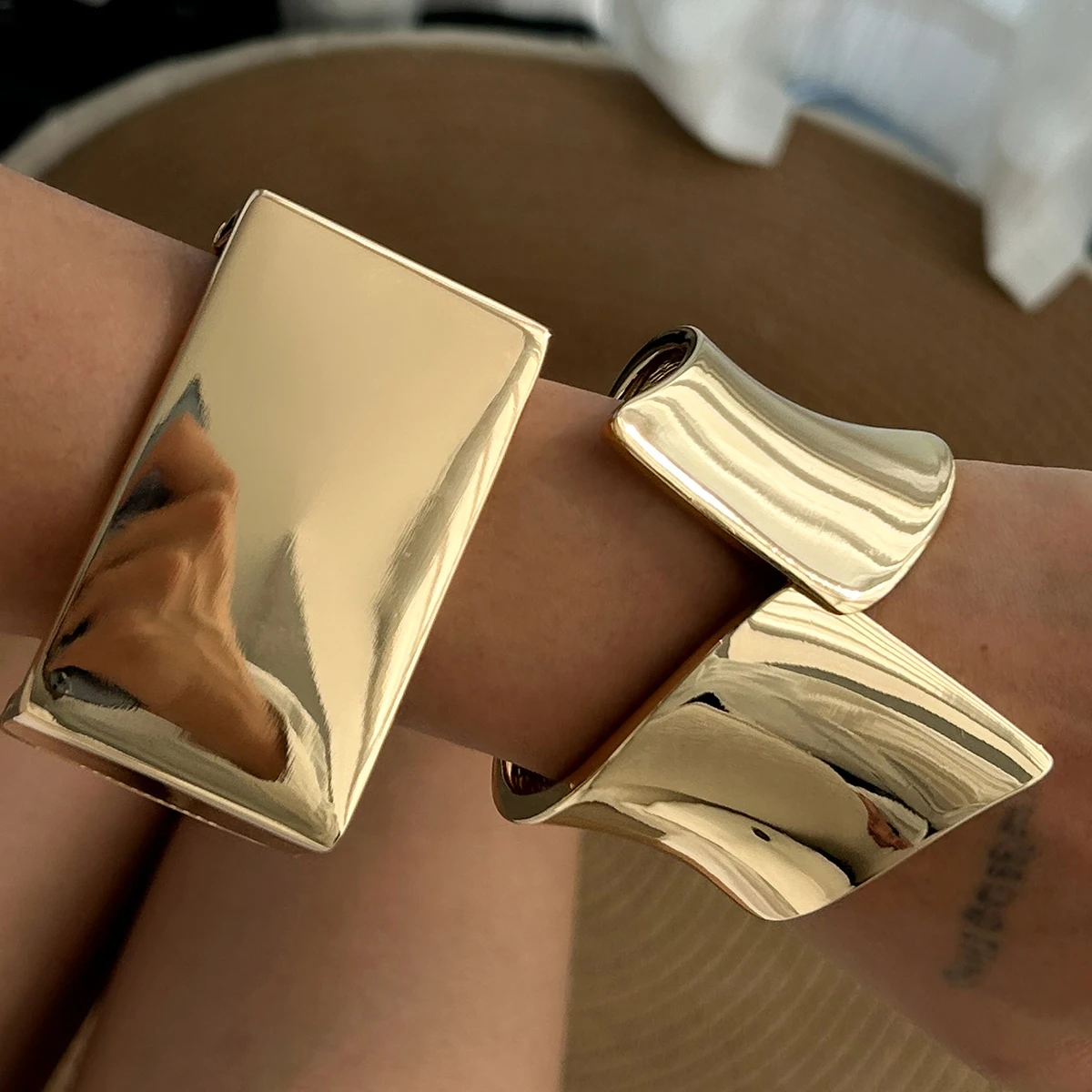 Ingemark مبالغ فيها الذهب اللون المعادن الربيع أساور للنساء الشرير خمر غير النظامية هندسية الذراع أساور الرجال المجوهرات هدية