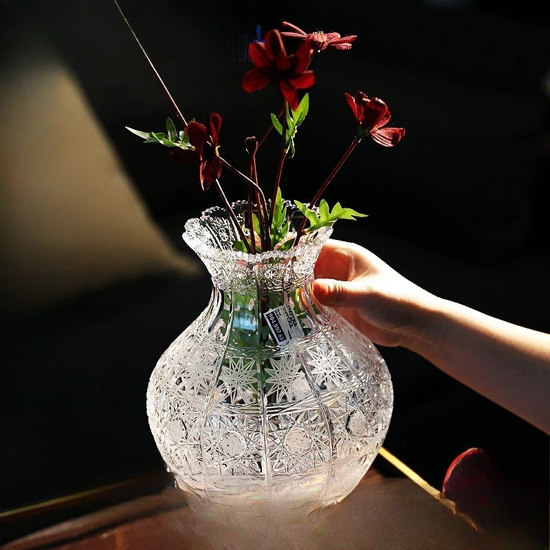 

Crystal glass European handmade car engraved coffee table, desktop home vase ornament