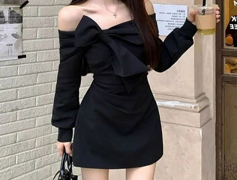 

Black One Shoulder Long Sleeved Dress for Women Butterfly Condensation Shoulder Short Dress