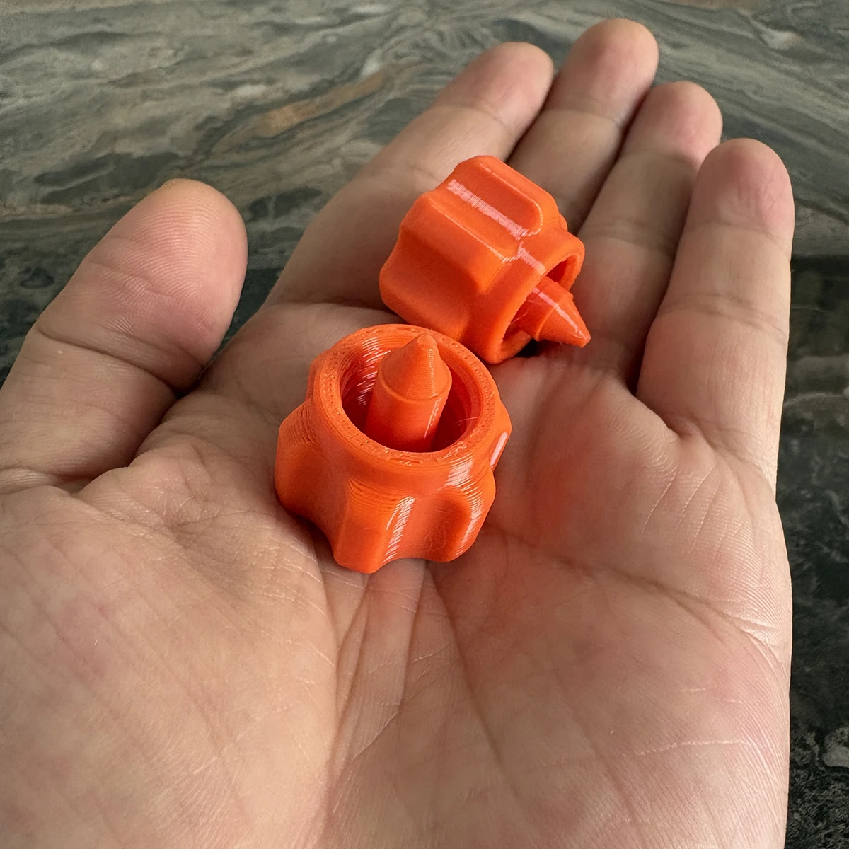 2/15Pcs Polygonal Anti-Hardening Caps for Standard Diameter Sealing, Upgraded Sealing to Prevent Leaks and Waste, Reusable Pipe Plugs - Threaded Sealing Pipe Plugs, Suitable for Caulking Tubes, for Use with Home Improvement Tools and Accessories