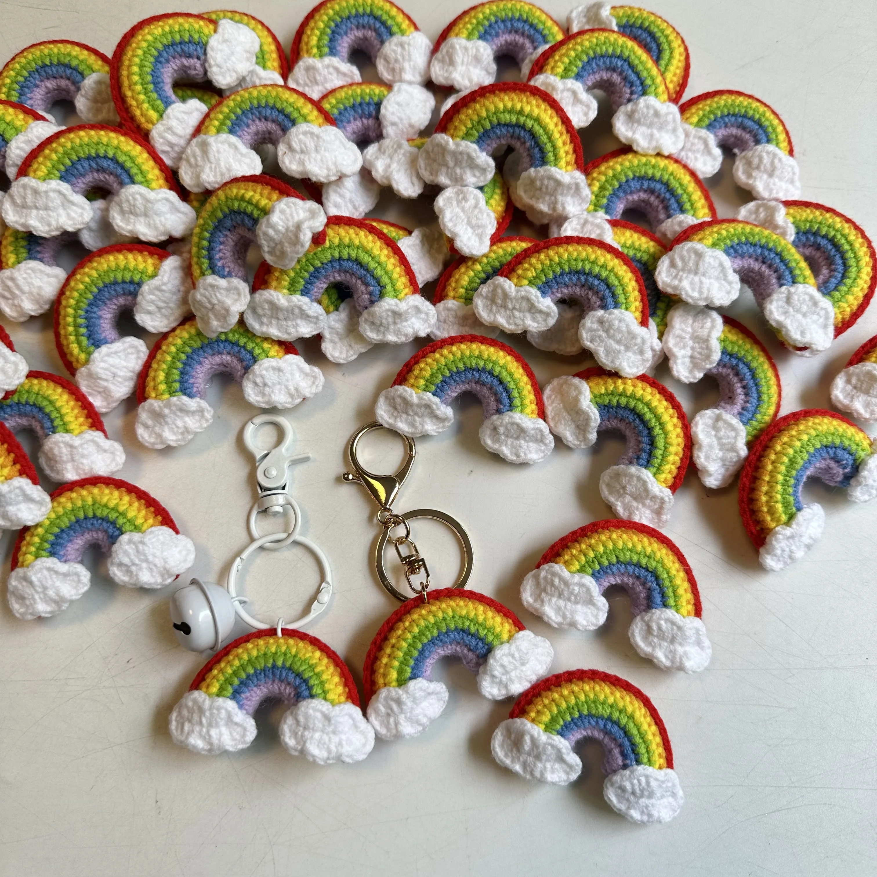 الجملة اليدوية 6 سنتيمتر نوعية جيدة القطن المواضيع قوس قزح المفاتيح حقيبة كروشيه قلادة اكسسوارات السيارات محبوك دمية Keyrings