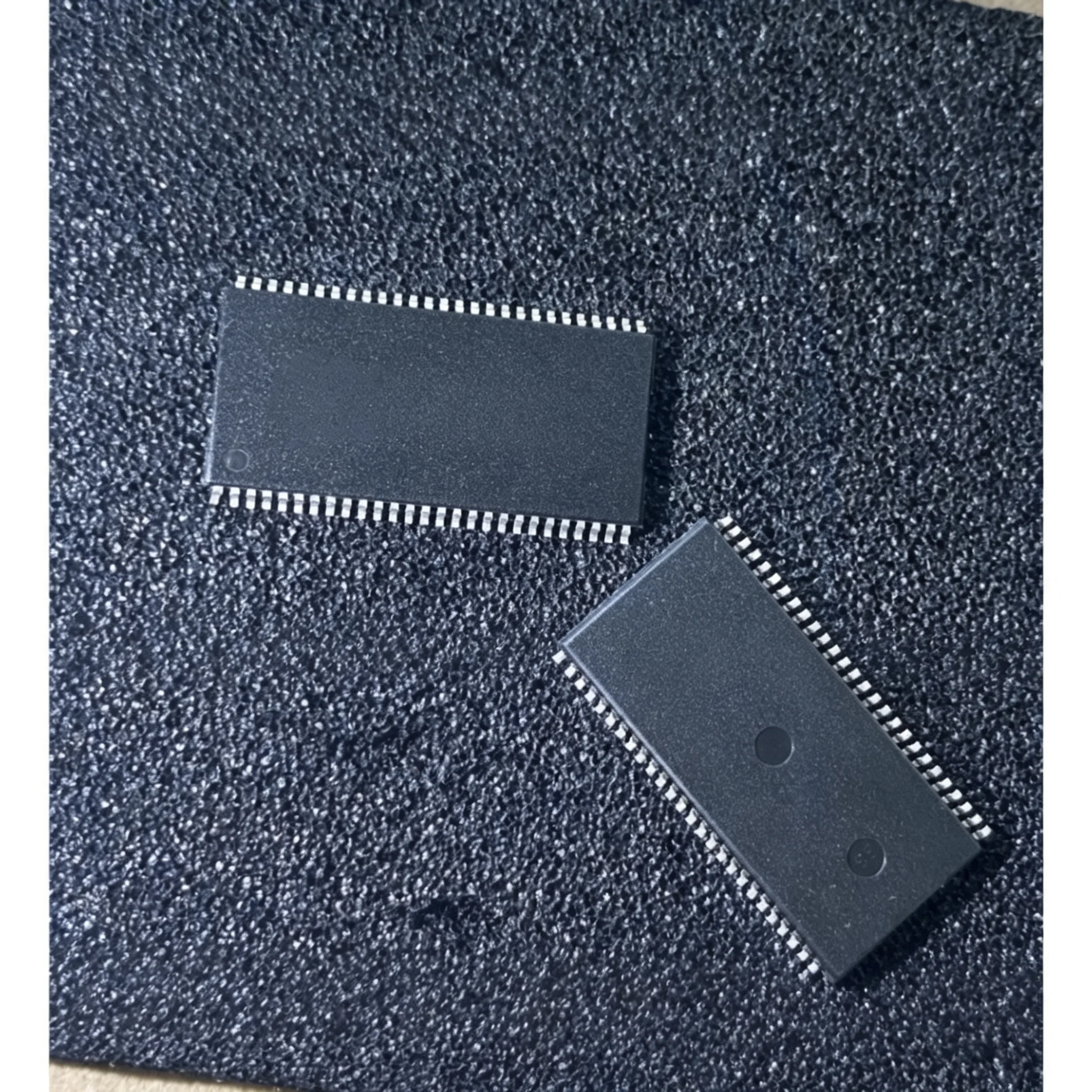 is42s16800a-7tl-is42s16800f-7tli-is42s16800f-6tli