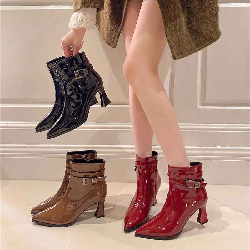 

Французские ботильоны на высоком каблуке с острым носком, женские зимние ботильоны 2025 года, новые модные универсальные модные ботинки на блочном каблуке с боковой молнией и пряжкой на ремне