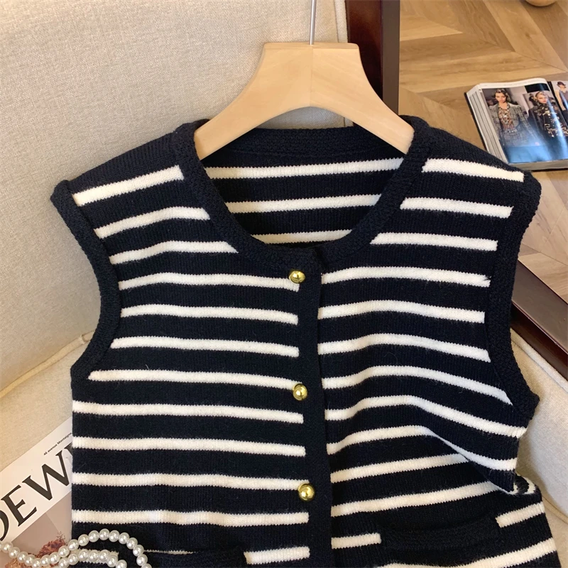 Vintage Fashion Knit Cardigan Vests Women Single-breasted Sleeveless Tops Elegant Stylish Chic Ladies Jumpers Knitwear 2024