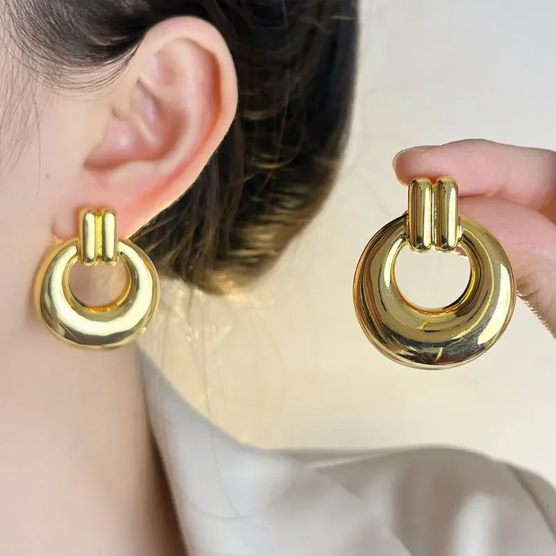 

Light luxury Hong Kong style exaggerated large circle metal earrings