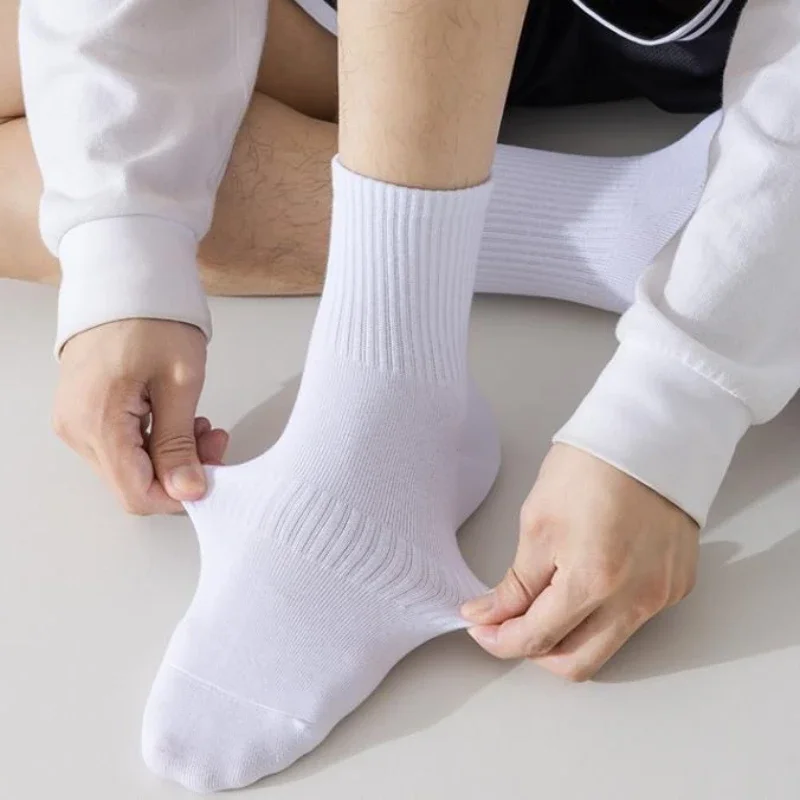 5/10 أزواج من الجوارب الرجالية متوسطة الطول للخريف والشتاء، بيضاء مضادة للرائحة، ممتصة للعرق، جورب رياضي رجالي قابل للتنفس
