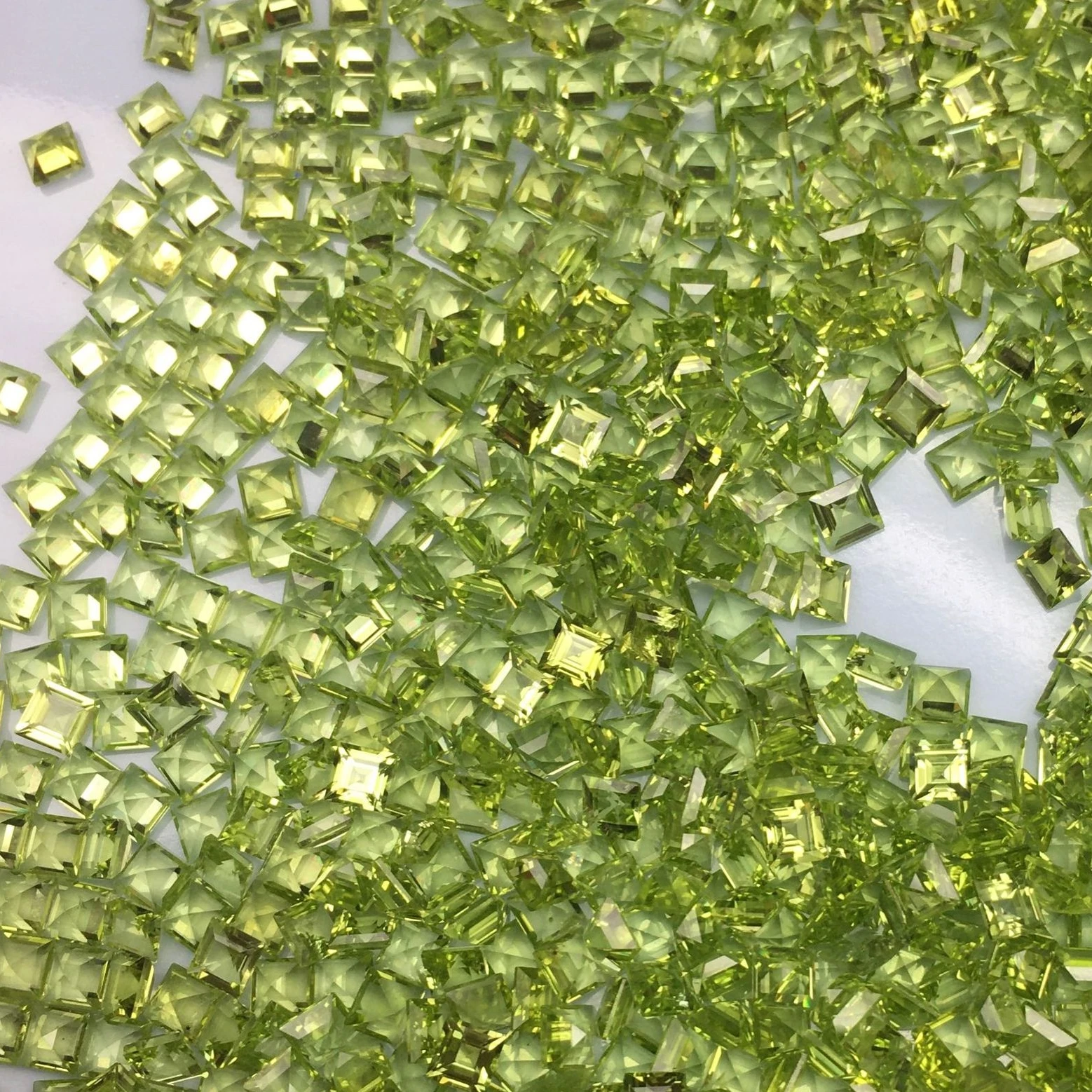 

20pcs 4x4mm Square Cut Natural Peridot Stone for DIY Jewelry