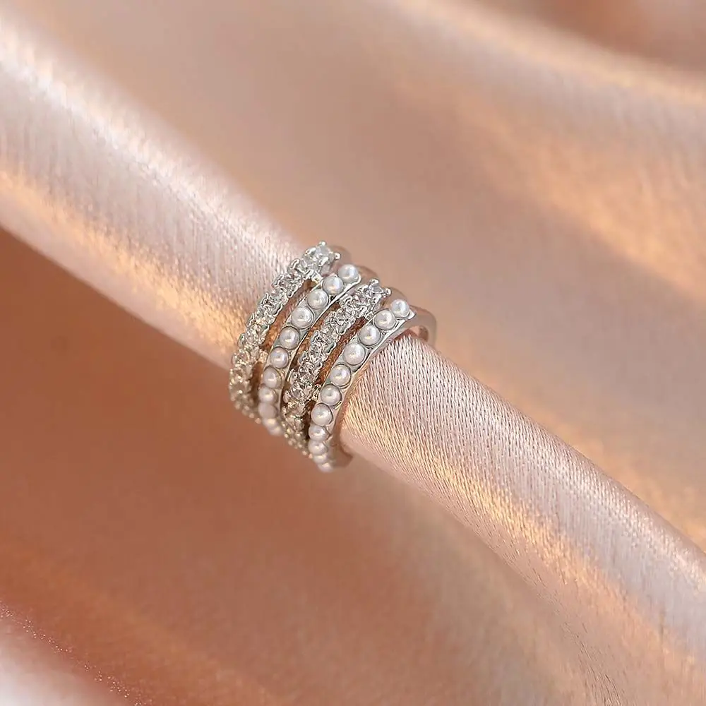 Orecchini a clip con polsino dell'orecchio con perla zircone con foro per l'orecchio Orecchini da donna con strass multistrato Clip per osso dell'orecchio Clip per orecchio in zircone Stile coreano