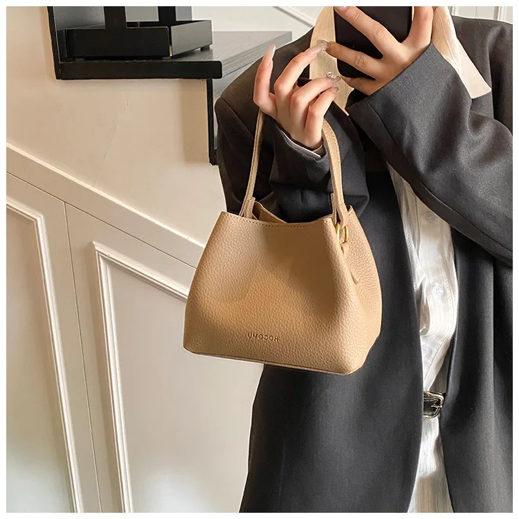 

2025 Minimalist Bucket Bag Stylish Spacious Shoulder Purse Trendy Casual Crossbody Tote Versatile Commuter Handbag for Women