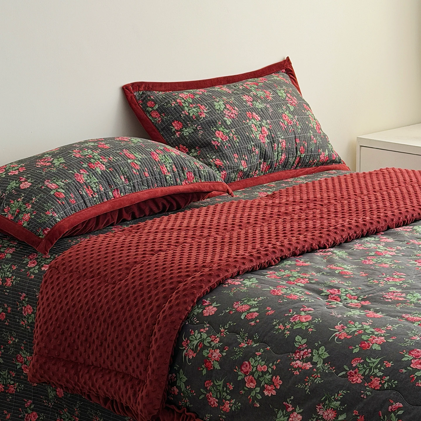 Super Soft Cotton Velvet Quilt Set, Reversible Printed Quilted Comforter, 3-Piece Bed Set for Winter, 1-Piece Quilted Blanket