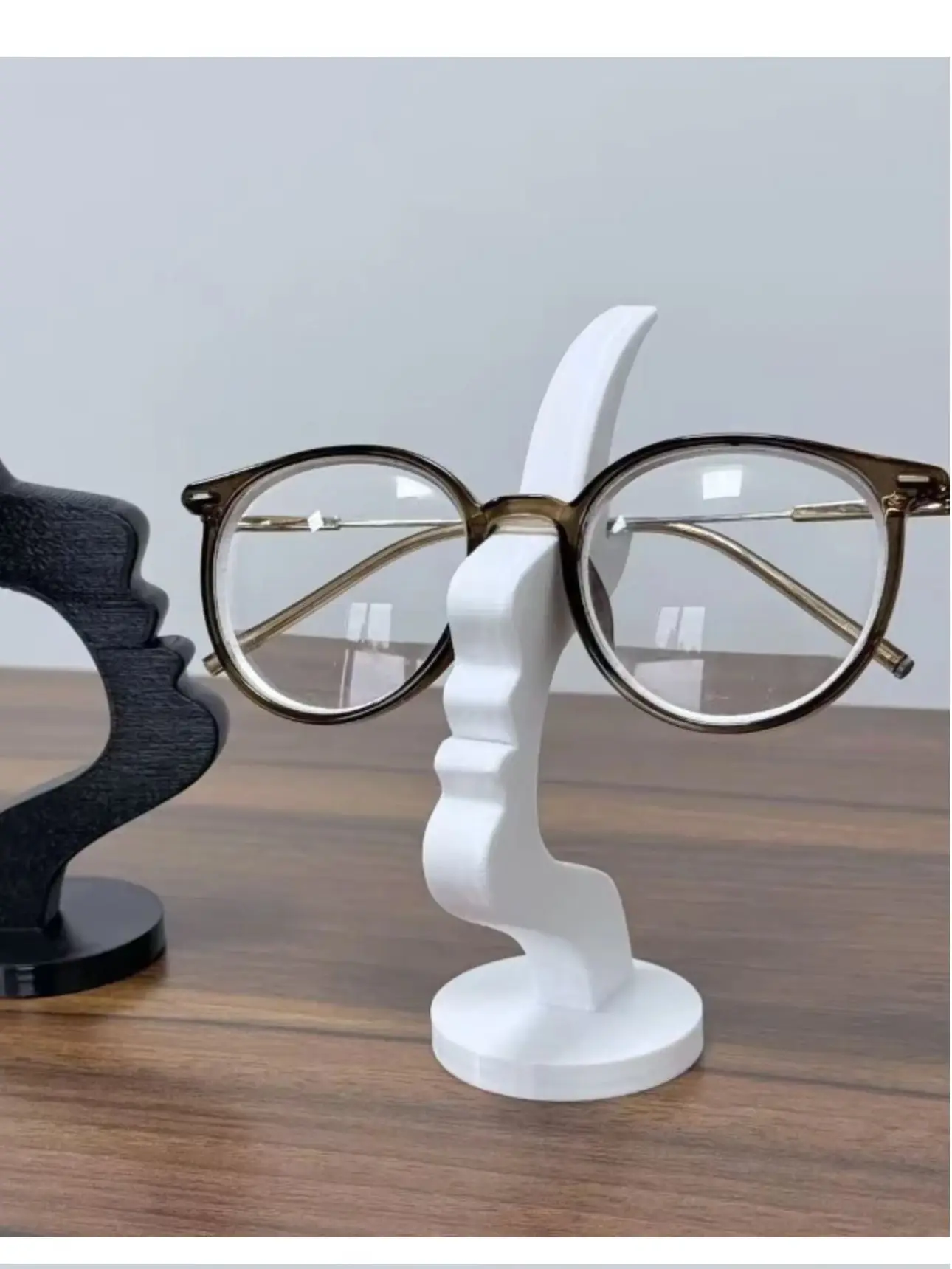 Minimalistyczny stojak na okulary w kształcie ludzkiego profilu, drukowany 3D, podstawka na okulary z widokiem z boku twarzy, zabawny, praktyczny, dekoracja biurka w stylu line art. — 2