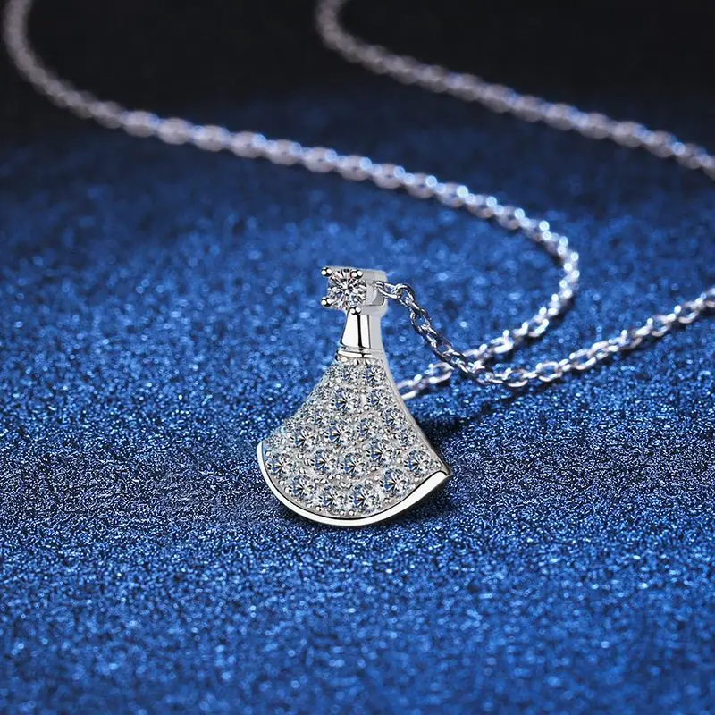 18K platinum diamond moissanite pendant for women plated PT950 platinum mini skirt fan-shaped clavicle chain necklace gift