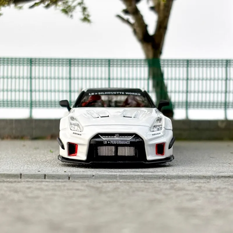 سم 1/64 نيسان GTR R35 35GT-RR LB لعبة معدنيّة سيارة دييكاست نموذج معدني الهدايا