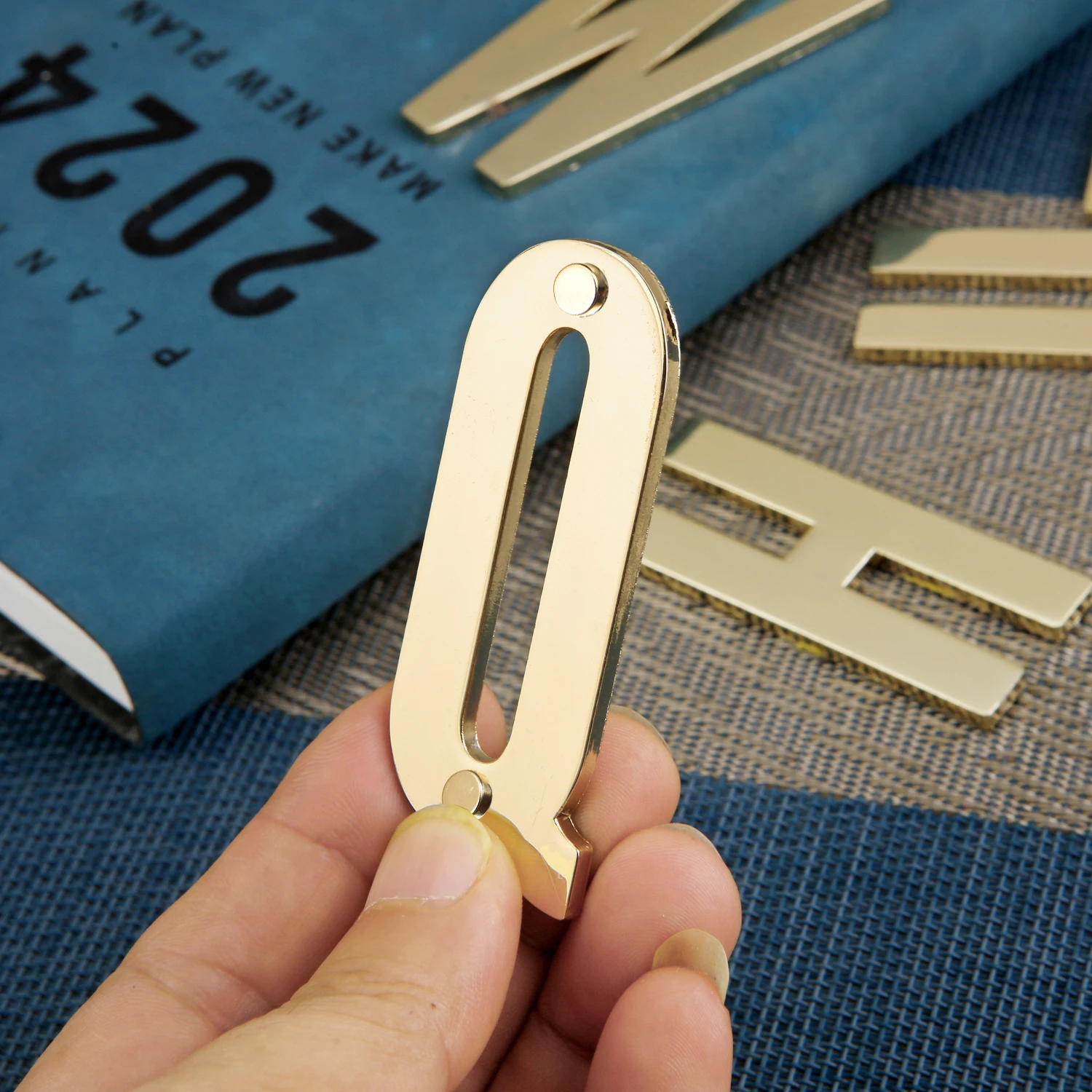 1 Stück Metall Hausnummer mit Magneten Englisch Alphabet Buchstaben für Apartment Zimmer Tür platte Tisch Mailbox Nummer Aufkleber 7*3cm – Detail 8