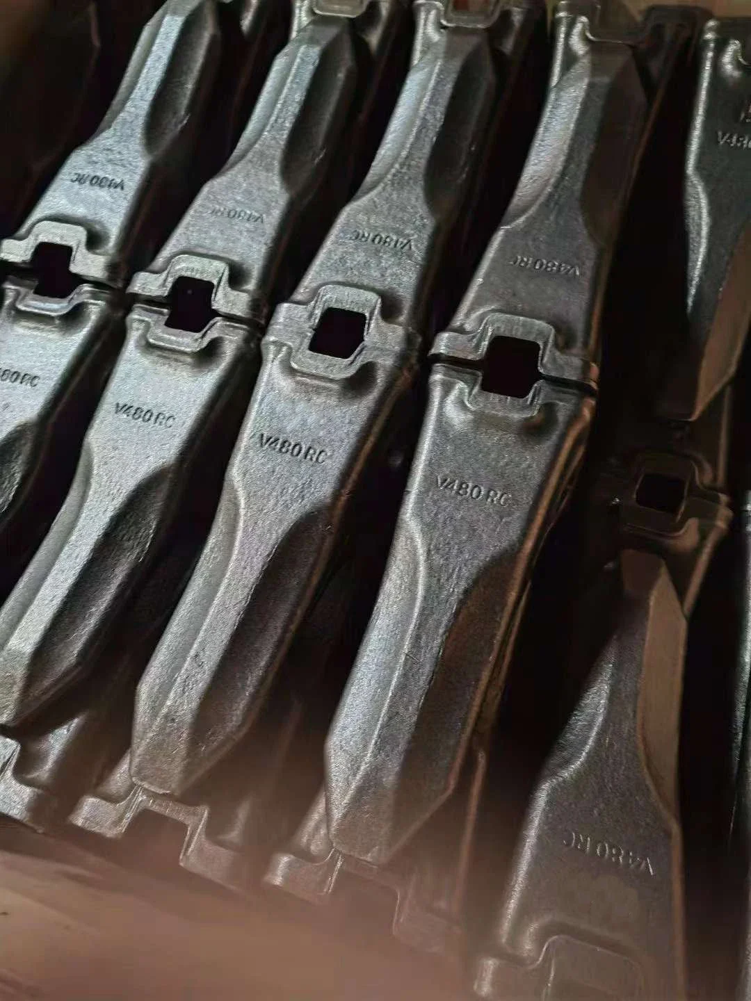 دلو حفارة الأسنان القياسية دلو الأسنان القط 330 Pc200 Sanyi Liugon