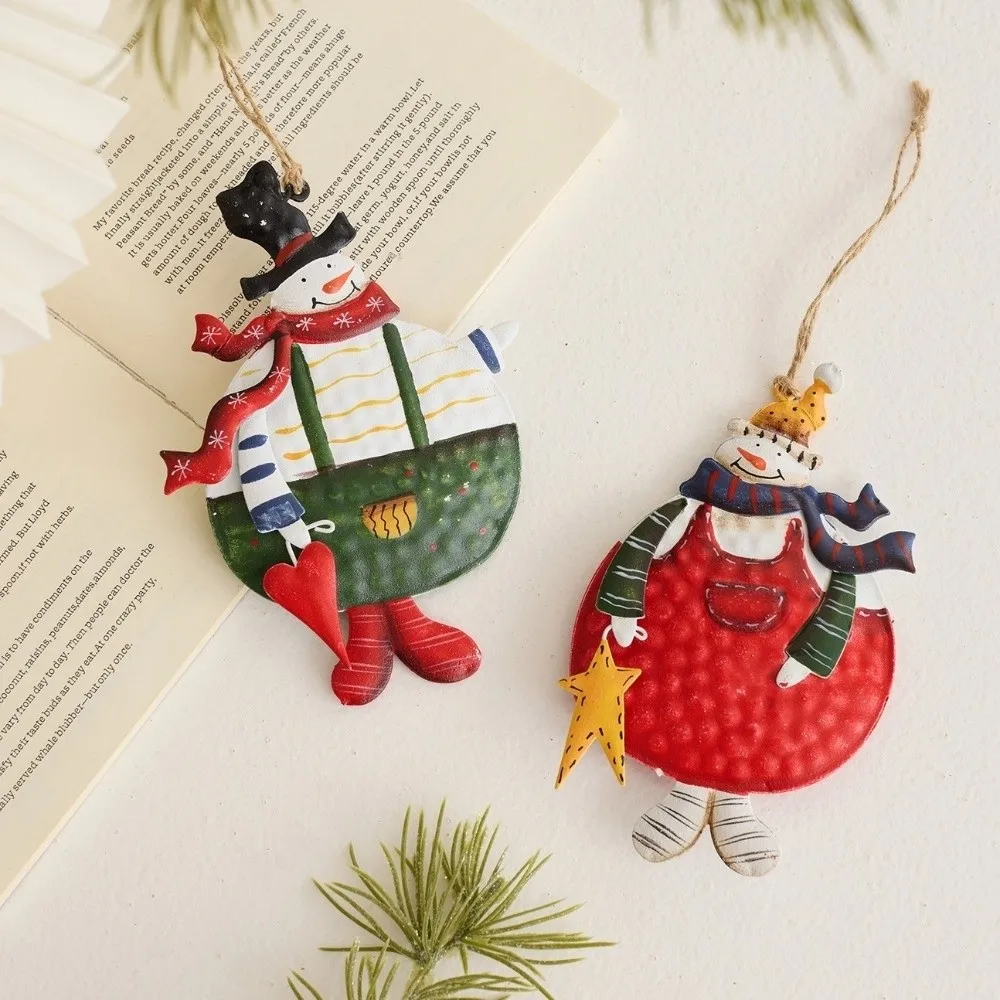 Niedliches handgefertigtes Schneemann-Hängemodell mit Umhängeband, Cartoon-Weihnachtsornament, hängender Weihnachtsbaumdekoration aus Eisen, Weihnachtsdekoration