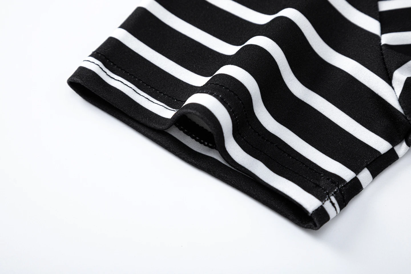 2026 Neues Europäisches und Amerikanisches Damenkleid mit Rundhalsausschnitt, Streifenmuster, Kurzen Ärmeln, Schlankmachendem Effekt und Seitenschlitz – Detail 22