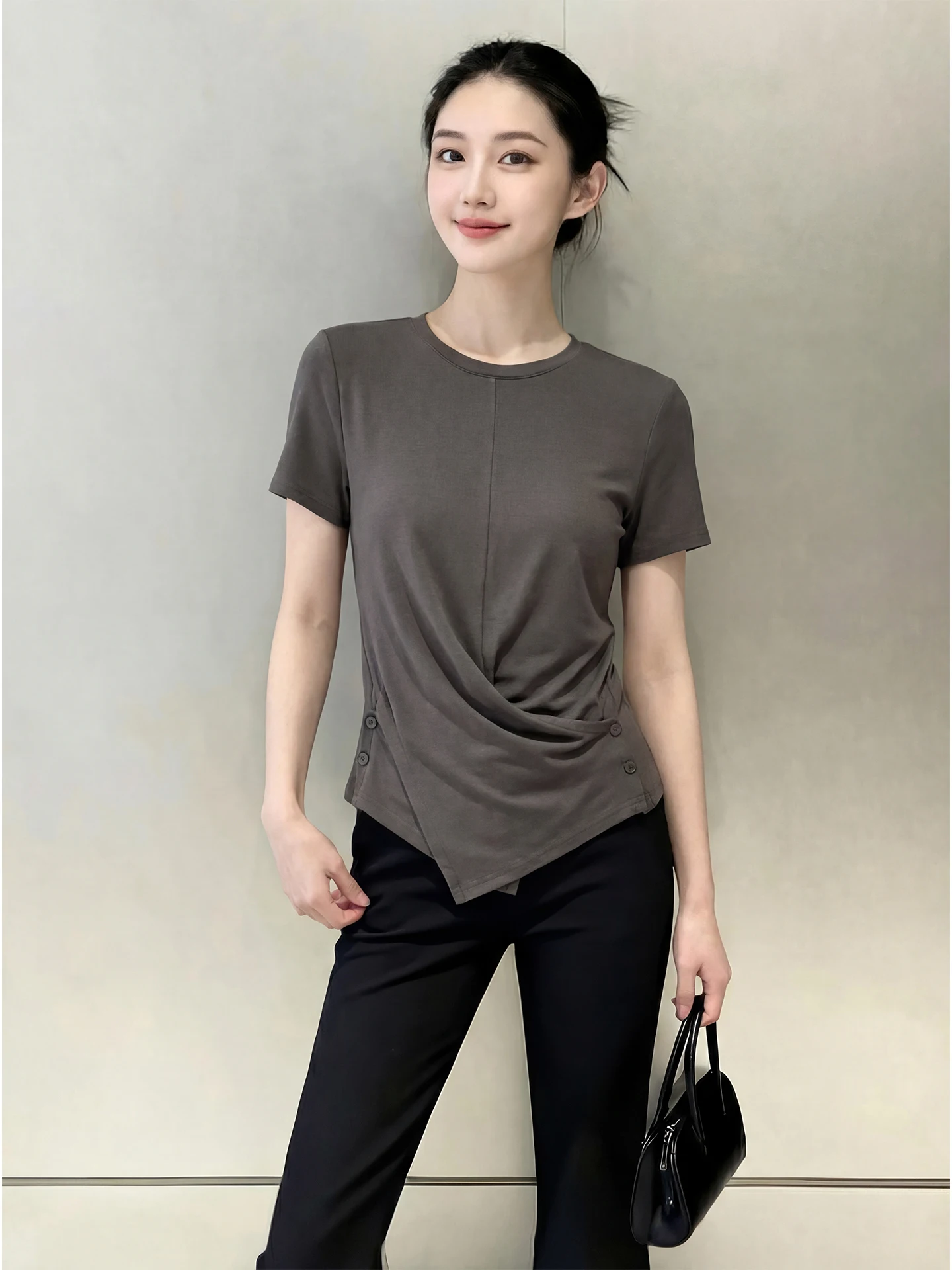 

Весна 2026: Асимметричная футболка с перекрестными рукавами для женщин, большие размеры, плиссированная, с цветочным принтом, утягивающий эффект, французский стиль, повседневная одежда