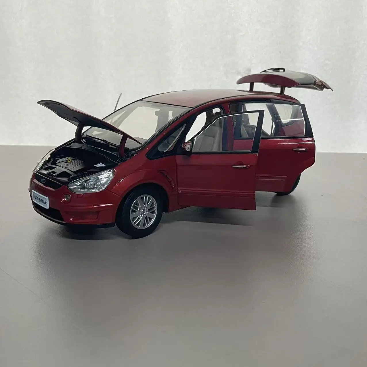 1:18 Scale Ford S-MAX Alloy Commercial Vehicle Model Simulated