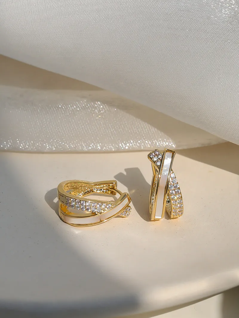 Luxuriöser Muschel-Zirkon-Kreuz-Ohrclip in Goldfarbe für 2026 – Neuer Modeschmuck für Hochzeiten und Partys, Damen-Ohrring-Accessoire – Detail 13