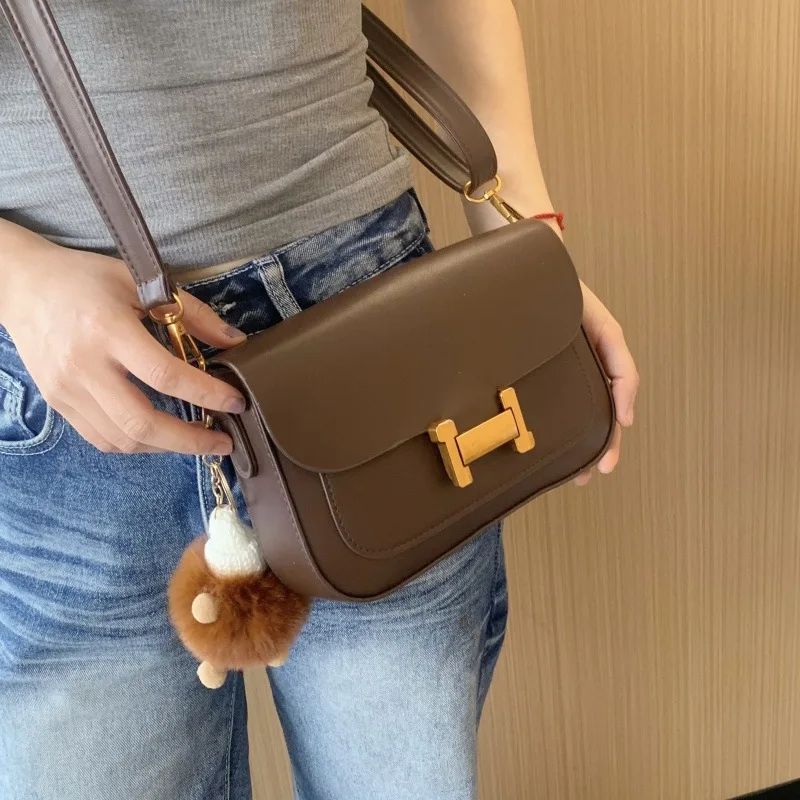 Bolso de hombro versátil para mujer, bandolera Retro de cuero PU, bolso cuadrado medio con cierre y hebilla, bolso con forro de nailon