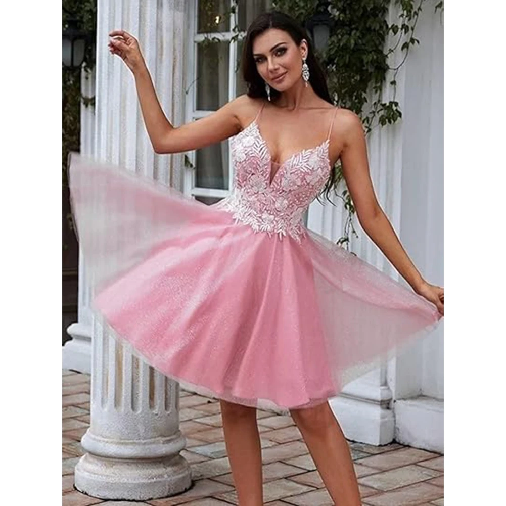 

Sparkly Tulle Homecoming Dresses Short Lace Applique Prom Dresses for Teens Spaghetti Straps Mini Cocktail Dress