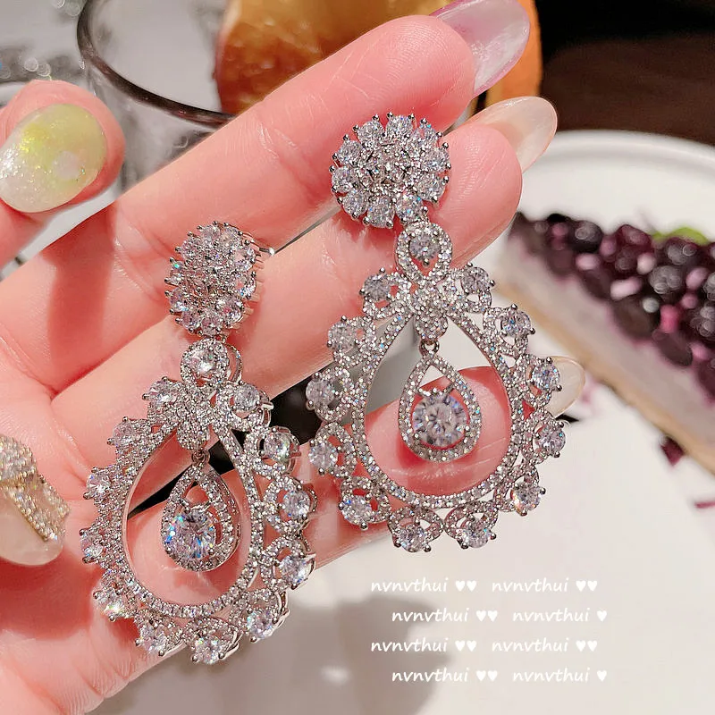Brilliant Lace hollow classic Jewel Earrings for women Water Drop Flower Sparkling geometry vintage fine jewelry court ACC