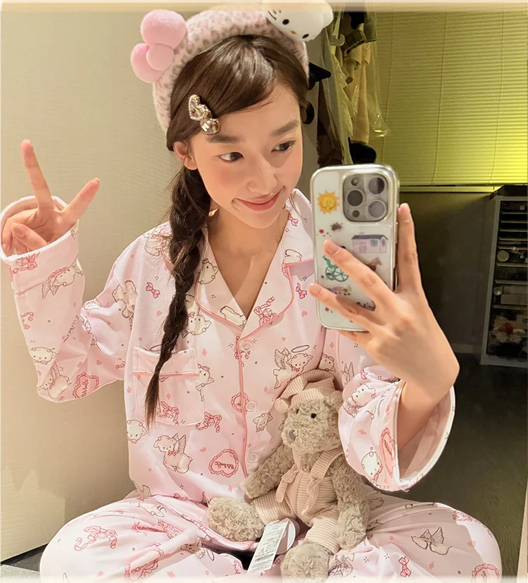 

Комплект пижамы женский облегающий с серебристыми пайетками, с коротким рукавом, V-образным вырезом, шортами, весенний, элегантный, красивый, современный, уникальный, разноцветный