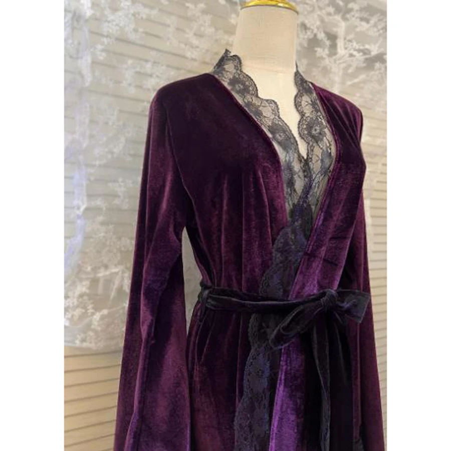 กํามะหยี่สําหรับผู้หญิงแขนยาว Belted ลูกไม้ Patchwork Trim เสื้อคลุมอาบน้ํานุ่ม Loungewear สุภาพสตรีชุดนอน