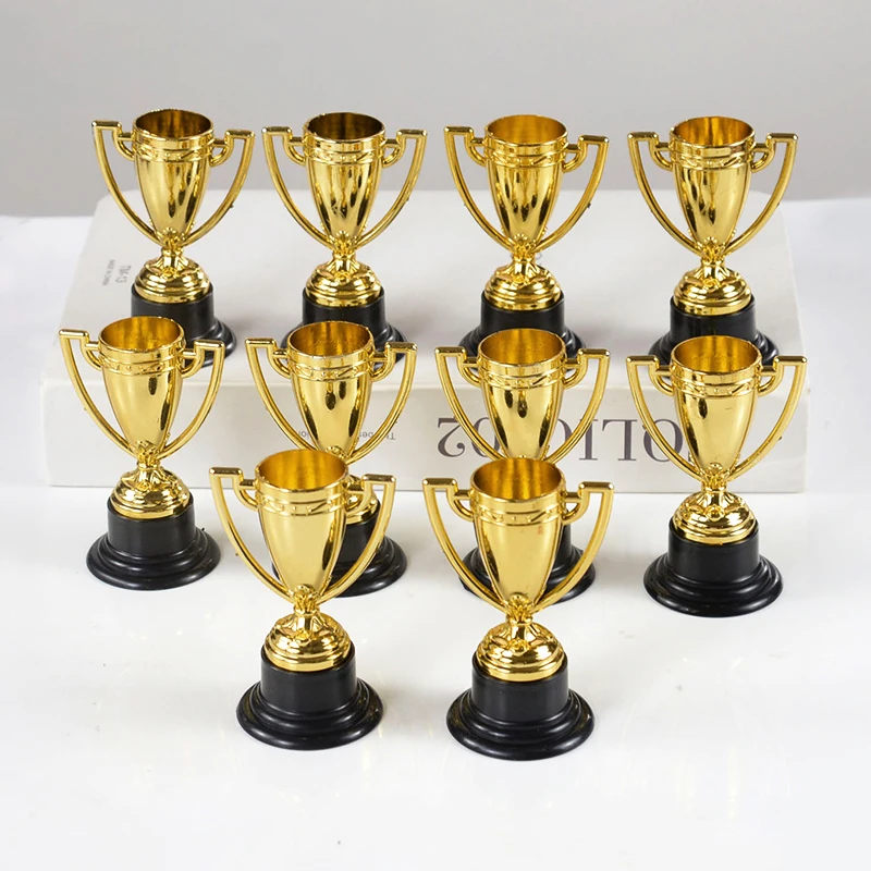 5Pcs Plastic Golden Mini Trophy Award Toys Prizes for Kids Birthday Party Favors Kindergarten Rewards Children Pinata Fillers