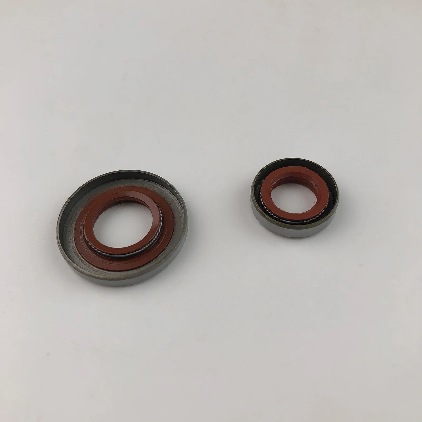 2Pcs Oil Seals Set for Stihl 024 026 MS260 034 036 MS360 Part Number 9640 003 1600 9640 003 1190 Aftermarket Replacement