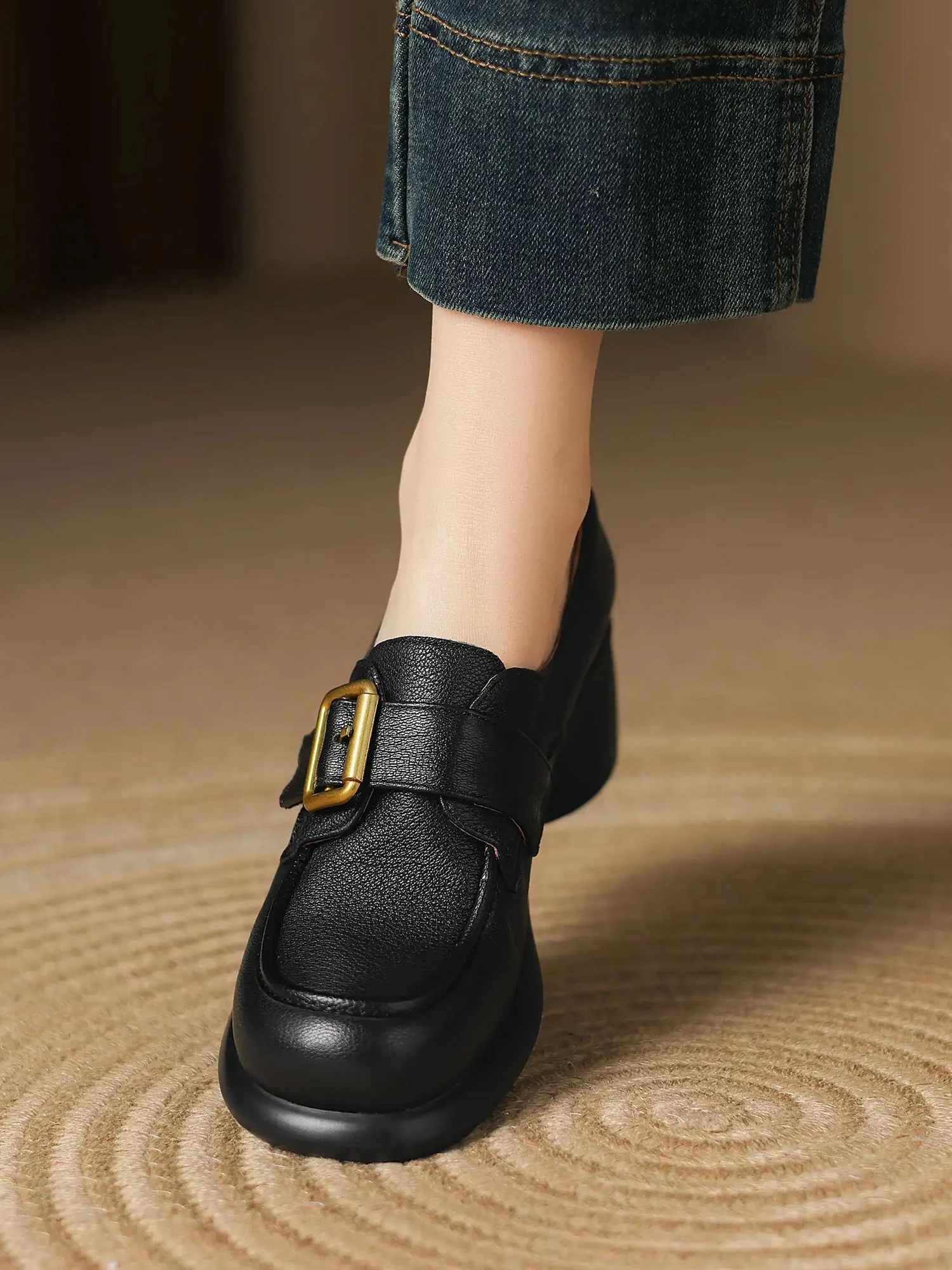 Lenkisen جلد الغنم جولة تو ميد الكعوب الشارع ارتداء الصيف مكتب سيدة المتسكعون حزام مشبك العلامة التجارية أنيقة عارضة النساء مضخات