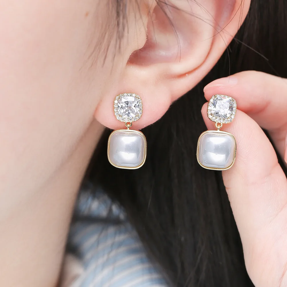 

Fashionable and Exquisite Geometric Square Pearl Earrings, Elegant and Versatile Earrings, Micro-encrusted Zirconia Earrings