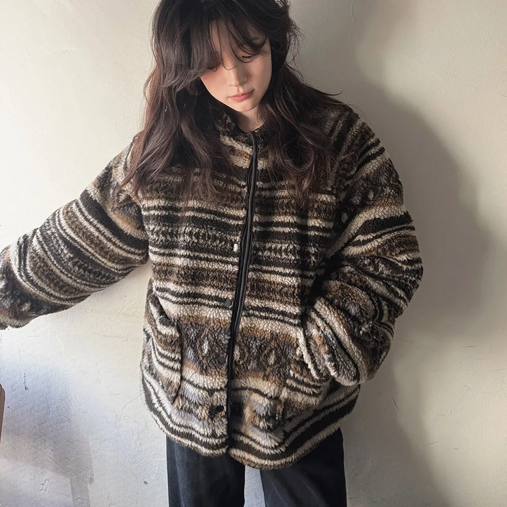 

Ladies' Chic Casual Lamb Fur Jaet Autumn Winter Versatile Retro Pattern Double-Sided Wear Lamb Velvet Top Comfortable Fit