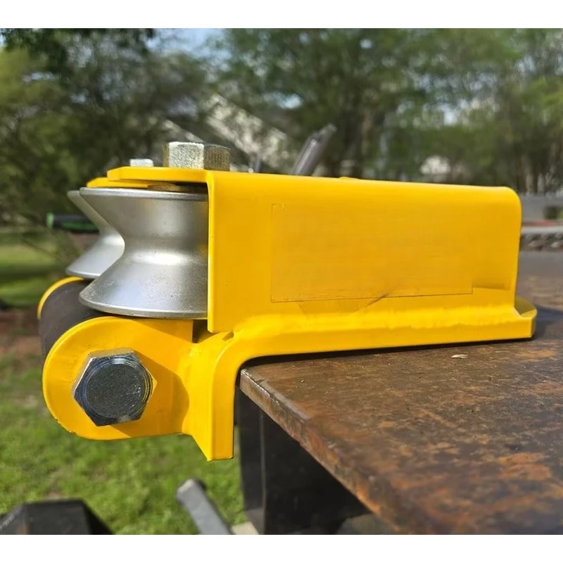 Side-pull stainless steel winch with 75 'cable, self-locking swivel hook