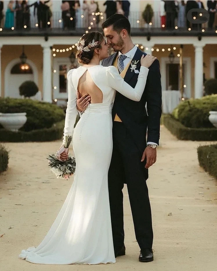 Eenvoudige crêpe zeemeermin trouwjurken met lange mouwen, sexy open rug, v-hals, moderne boho outdoor landelijke bruidsjurken